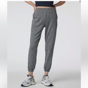 Vuori Women's Boyfriend DreamKnit™ Jogger, Heathered Grey, XS